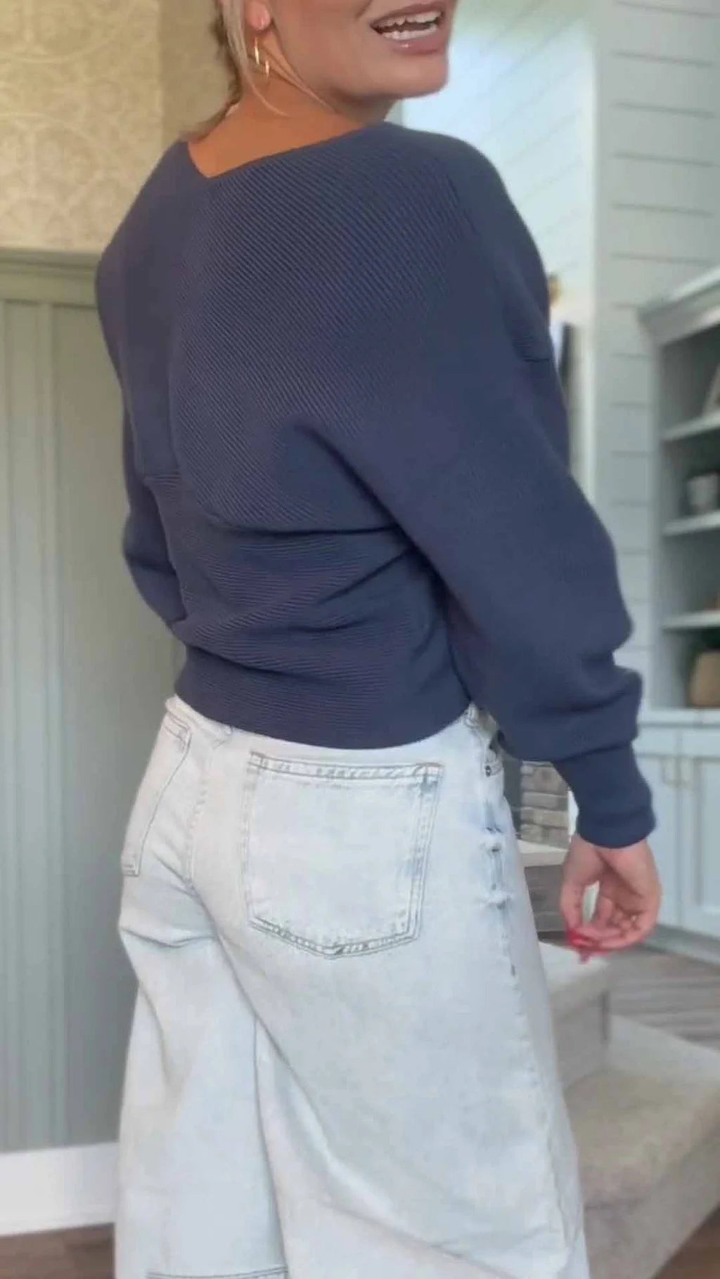 Autumn new cross-design sweater with straight jeans