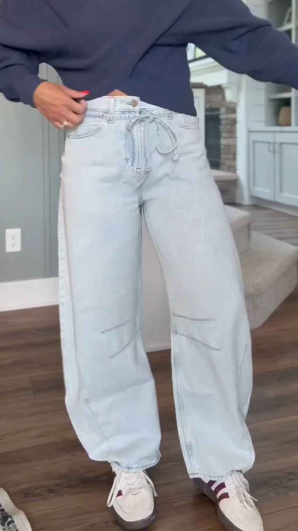 Autumn new cross-design sweater with straight jeans
