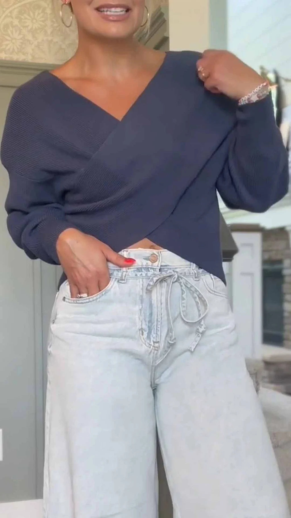 Autumn new cross-design sweater with straight jeans